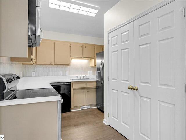 Photo of 303 Dunwoody Drive