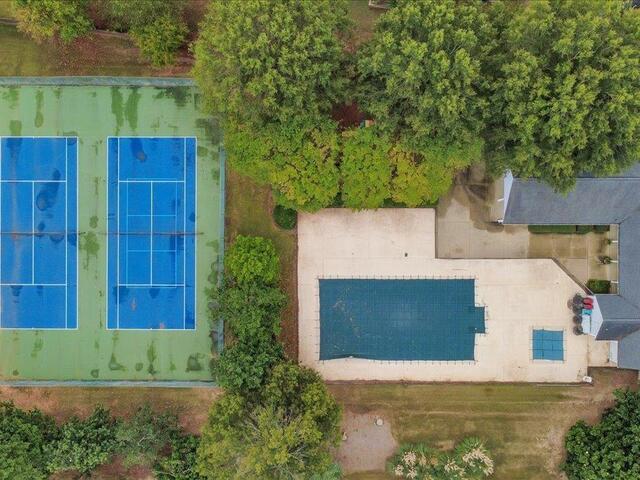 Photo of 303 Dunwoody Drive