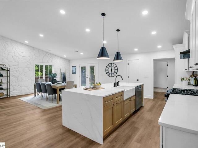 Photo of 2 Dahlglen Avenue