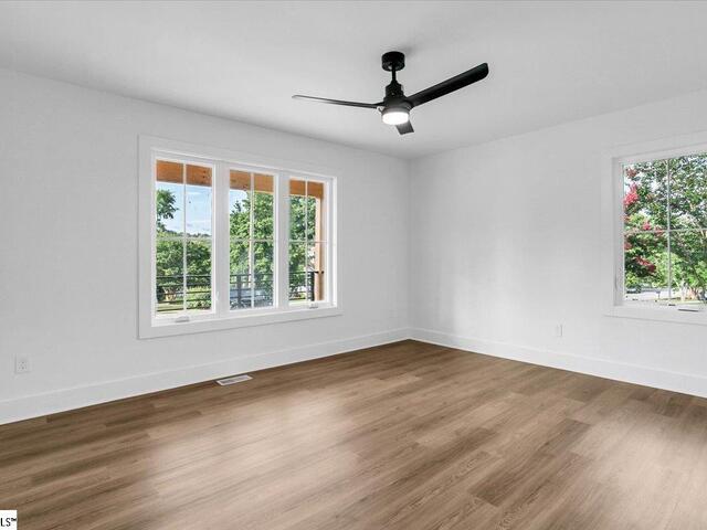 Photo of 2 Dahlglen Avenue