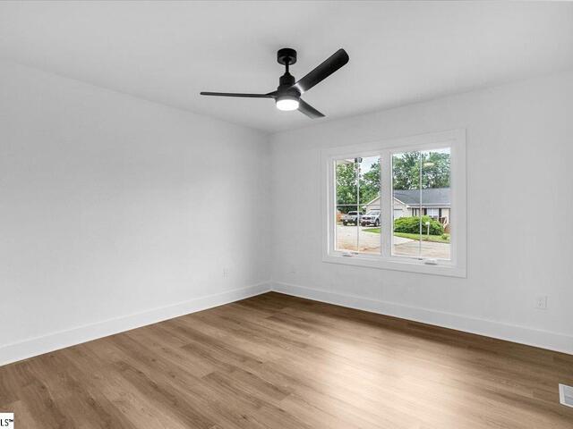 Photo of 2 Dahlglen Avenue