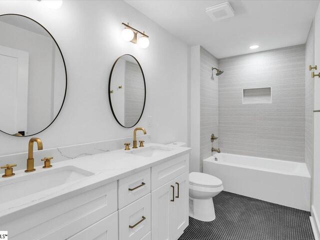 Photo of 2 Dahlglen Avenue