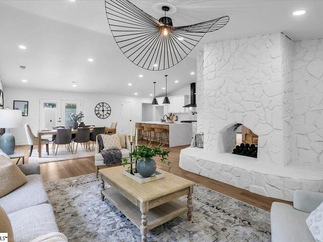 Photo of 2 Dahlglen Avenue