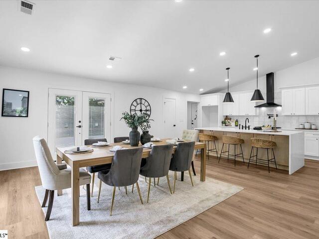 Photo of 2 Dahlglen Avenue