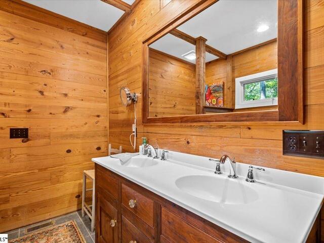 Photo of 160 Duffs Mountain Road