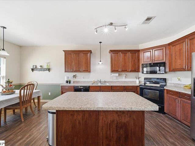 Photo of 102 Teakwood Court