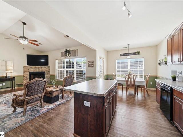Photo of 102 Teakwood Court