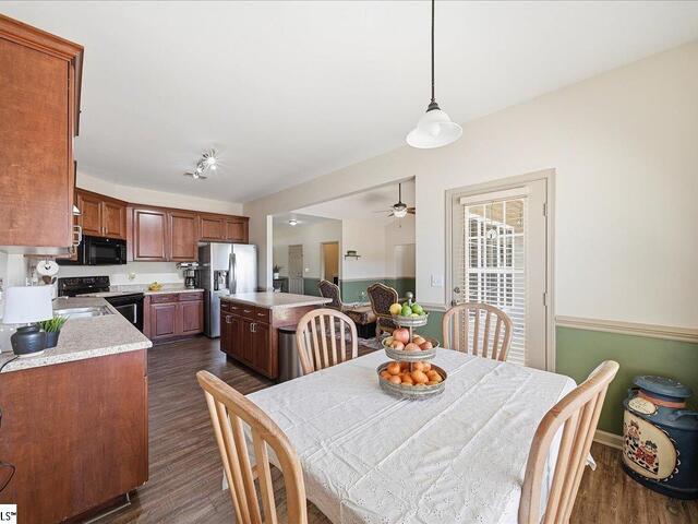Photo of 102 Teakwood Court