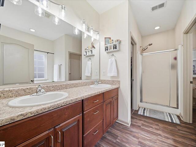 Photo of 102 Teakwood Court