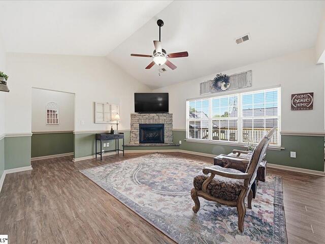 Photo of 102 Teakwood Court