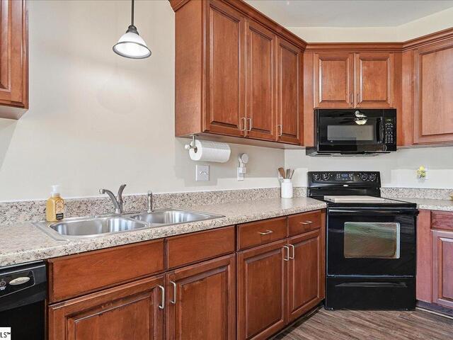 Photo of 102 Teakwood Court
