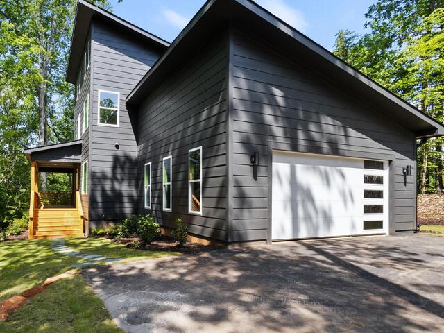 Photo of 645 Canterbury Road