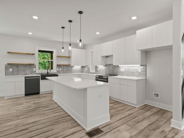 Photo of 645 Canterbury Road