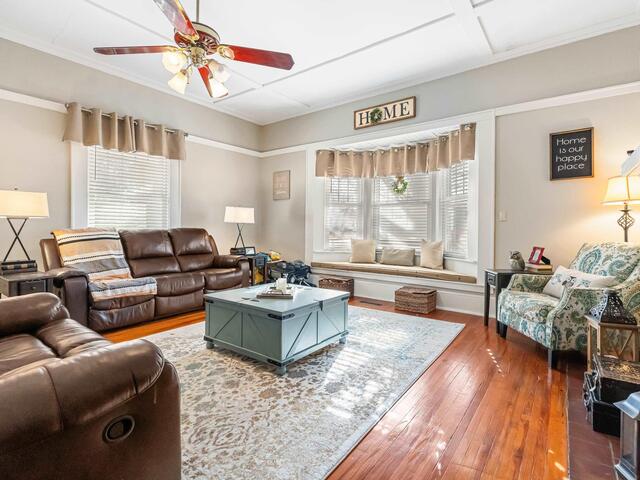 Photo of 221 N Mountain Street