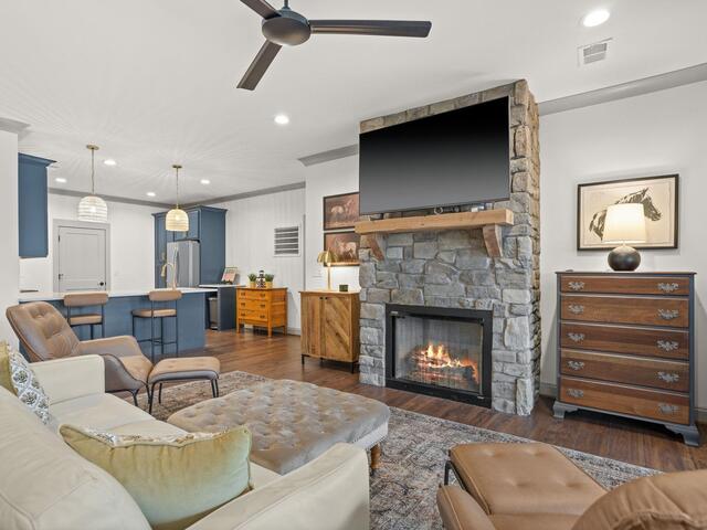 Photo of 918 Longshore Drive