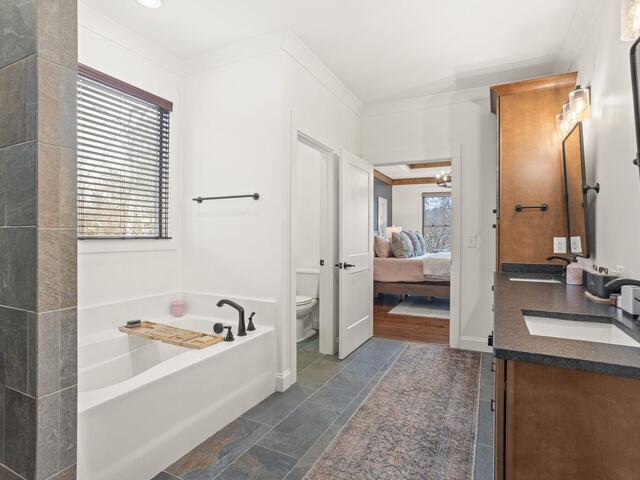 Photo of 918 Longshore Drive