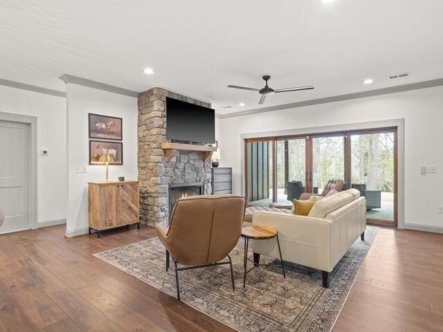 Photo of 918 Longshore Drive