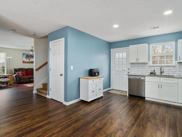 Photo of 418 Lily Pond Lane