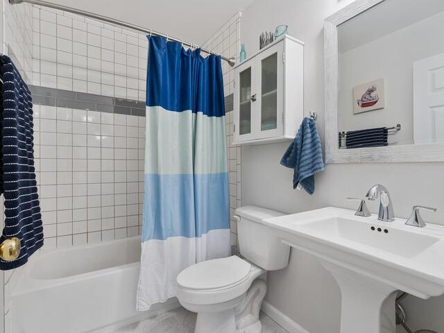 Photo of 418 Lily Pond Lane