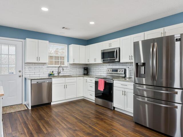 Photo of 418 Lily Pond Lane