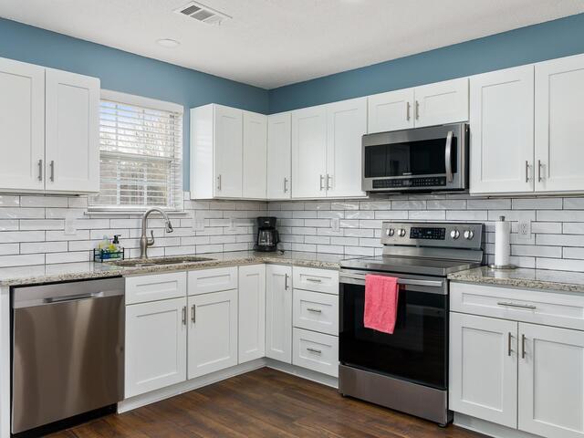 Photo of 418 Lily Pond Lane