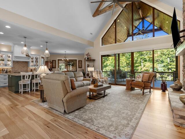 Photo of 144 E Waterford Drive