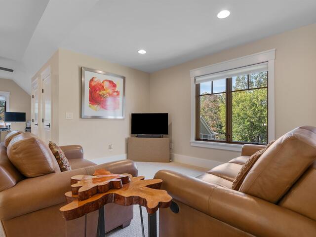 Photo of 144 E Waterford Drive