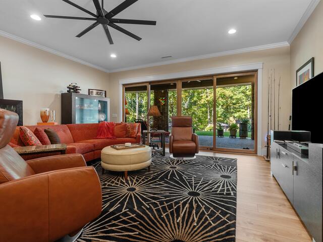 Photo of 144 E Waterford Drive