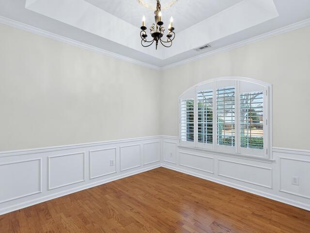 Photo of 307 Crandall Way