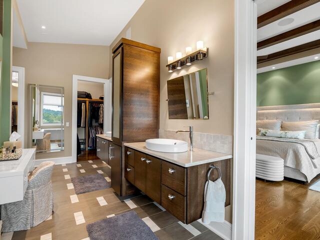 Photo of 10 Water View Court