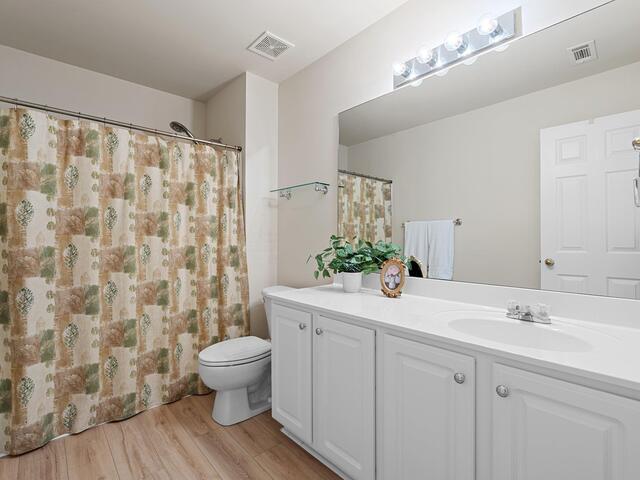 Photo of 6 Castle Hall Court