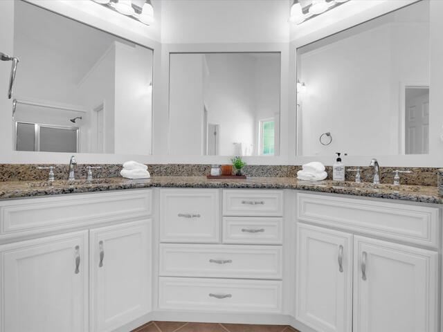 Photo of 210 Northcliff Way