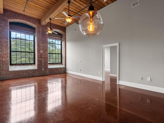 Photo of 400 Mills Avenue