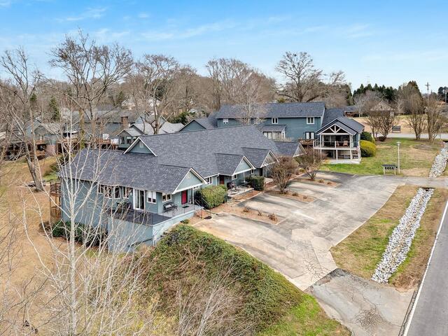 Photo of 1115D Crestview Road