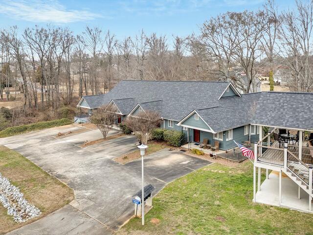 Photo of 1115D Crestview Road