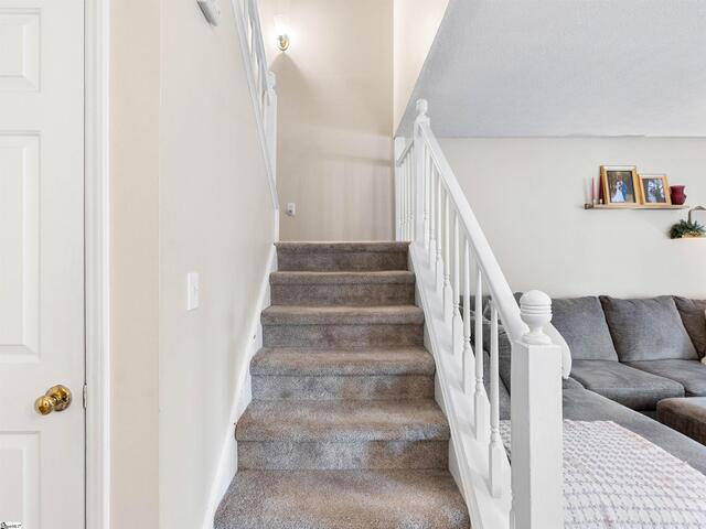 Photo of 40 Wood Pointe Drive