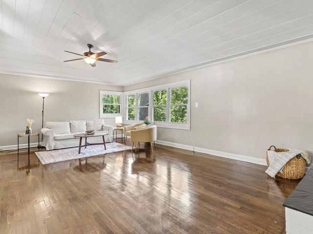 Photo of 119 W Victoria Road