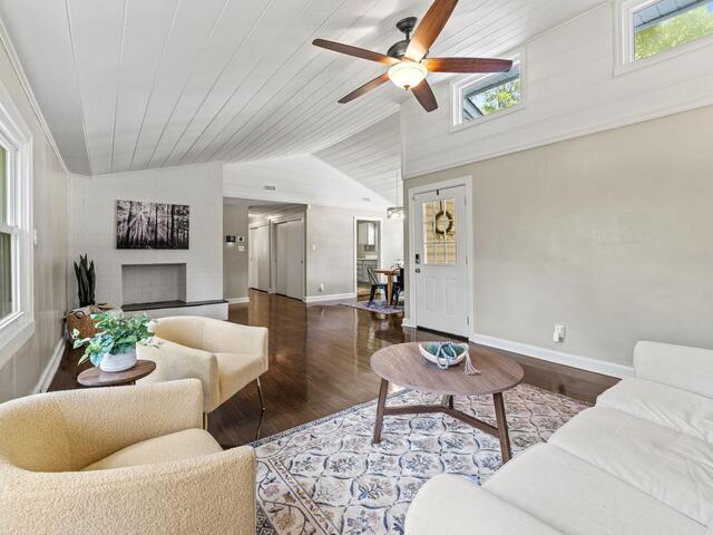 Photo of 119 W Victoria Road