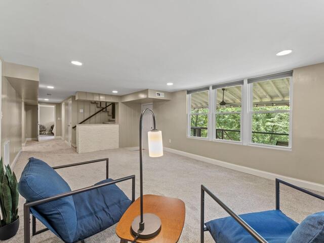 Photo of 119 W Victoria Road