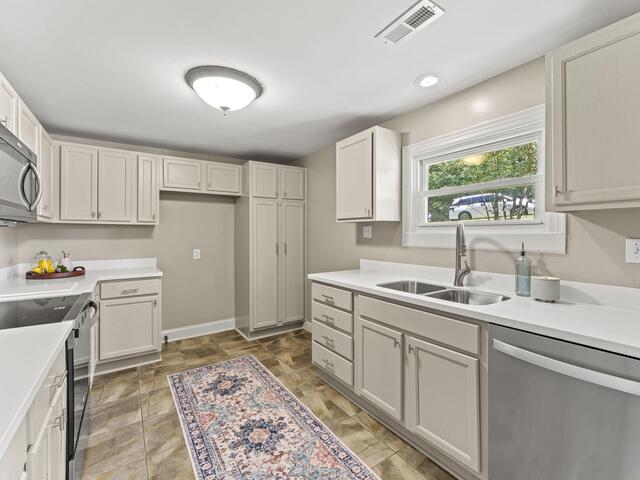 Photo of 119 W Victoria Road