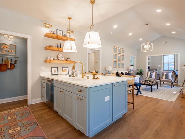 Photo of 18 ESSEX Court