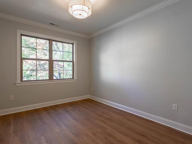 Photo of 18 ESSEX Court