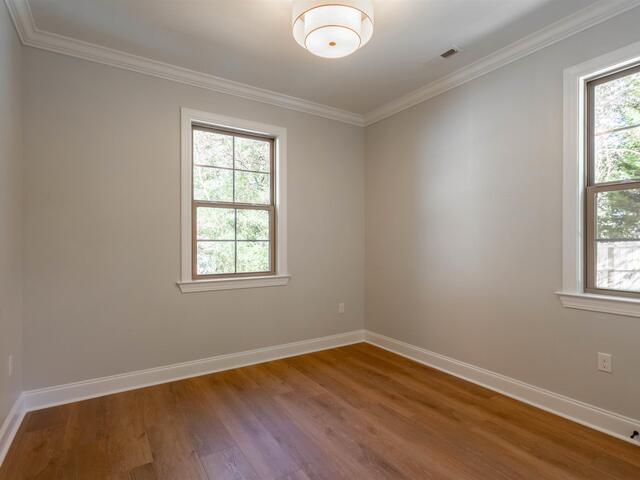 Photo of 18 ESSEX Court