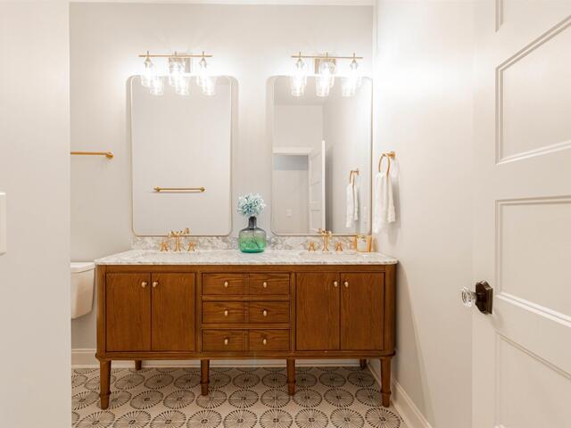 Photo of 18 ESSEX Court