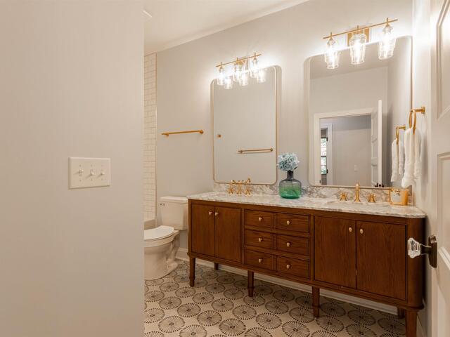 Photo of 18 ESSEX Court