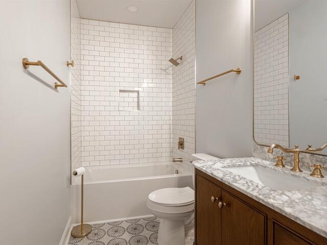 Photo of 18 ESSEX Court