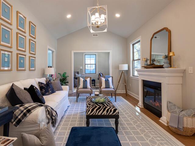 Photo of 18 ESSEX Court