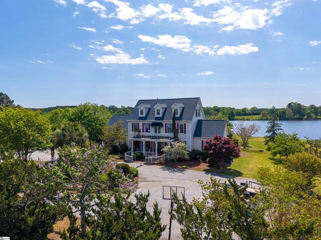 Photo of 402 Nanaloo Avenue