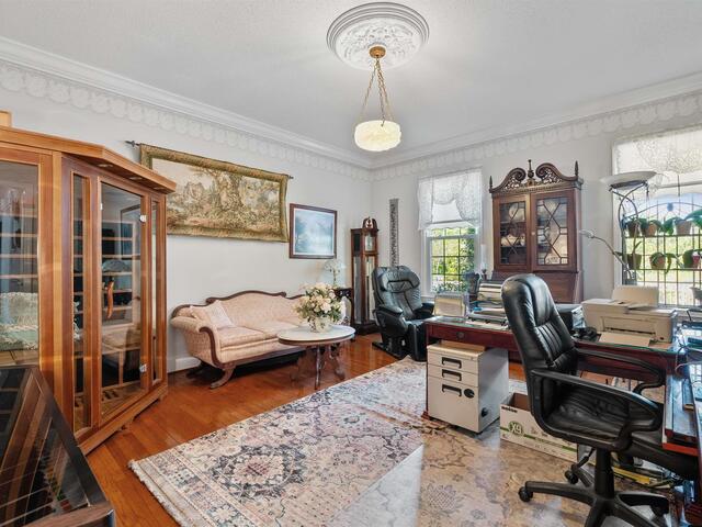 Photo of 402 Nanaloo Avenue