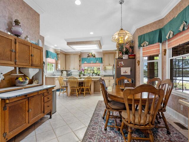 Photo of 402 Nanaloo Avenue